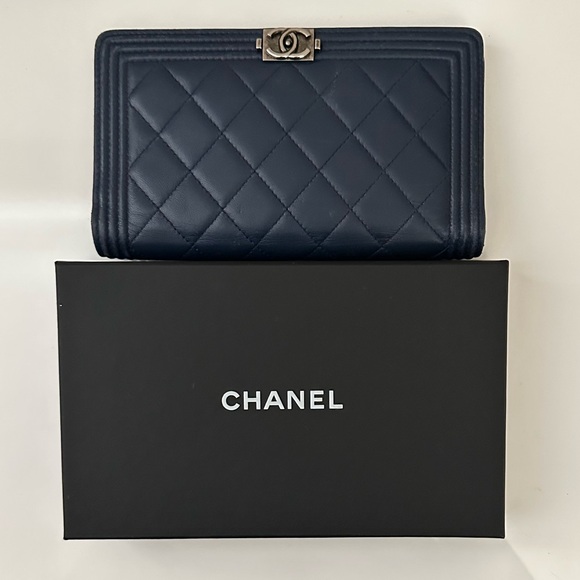 Chanel Boy Wallet - Picture 7 of 12